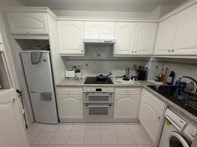 Orchid Court Albany Place, Surrey Egham, TW20, photo 3