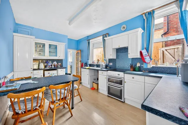 Adelaide Grove, East Cowes, PO32, photo 2