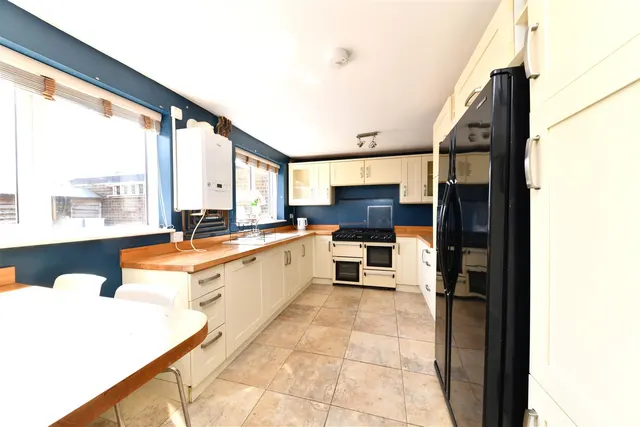 Photo 2 — Jessop Road, Stevenage, Herts, SG1 5NG