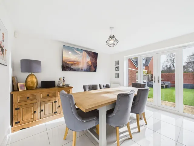 Lenton Avenue, Formby, L37, photo 2