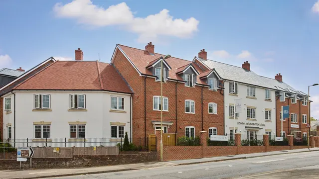 Broadwater Road, Romsey, SO51, photo 1