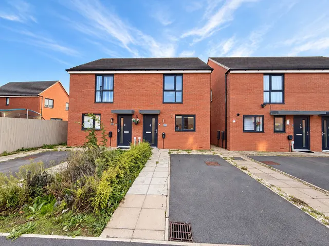 2 bedroom house, Juniper Road, Goscote, WS3