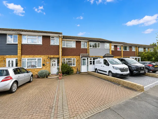 Charlotte Gardens, Romford, Romford, RM5 2PS, photo 1