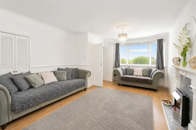Photo 3 — Charlotte Gardens, Romford, Romford, RM5 2PS