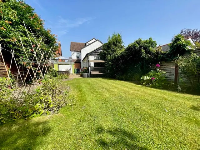 Cores End Road, Bourne End, SL8, photo 1