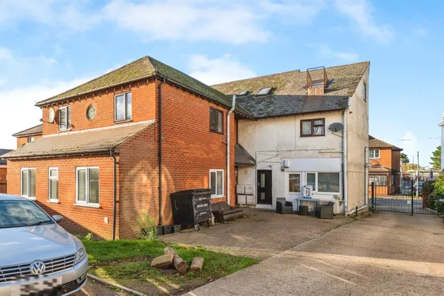 Rumbridge Street, Totton, Southampton, photo 1