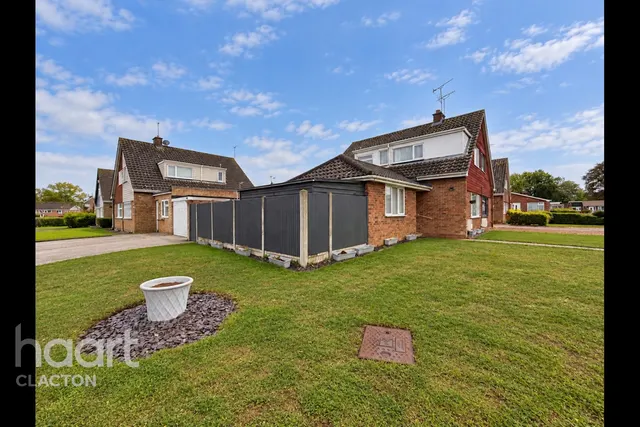 Martinsdale, Clacton-On-Sea, CO15, photo 2