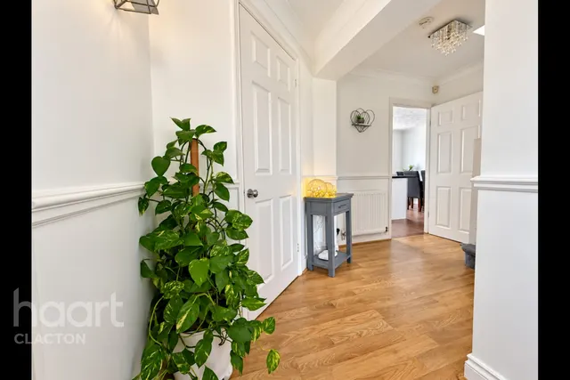 Martinsdale, Clacton-On-Sea, CO15, photo 3