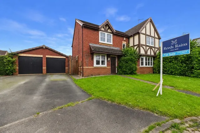 Beech Close, Holmes Chapel, Cheshire, CW4, photo 1