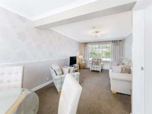 Photo 3 — Orchy Crescent, Bearsden, Glasgow, East Dunbartonshire, G61