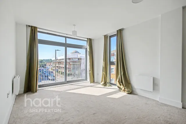 Guildford Street, Chertsey, KT16, photo 3