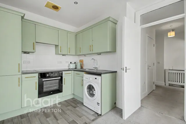 Guildford Street, Chertsey, KT16, photo 2