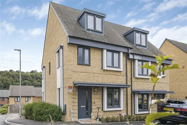 Castle Hill Drive, Ebbsfleet Valley, DA10, photo 1