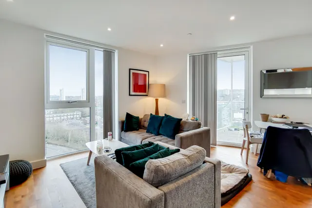 Flat 72, Duncombe House, 15 Victory Parade, London, photo 1