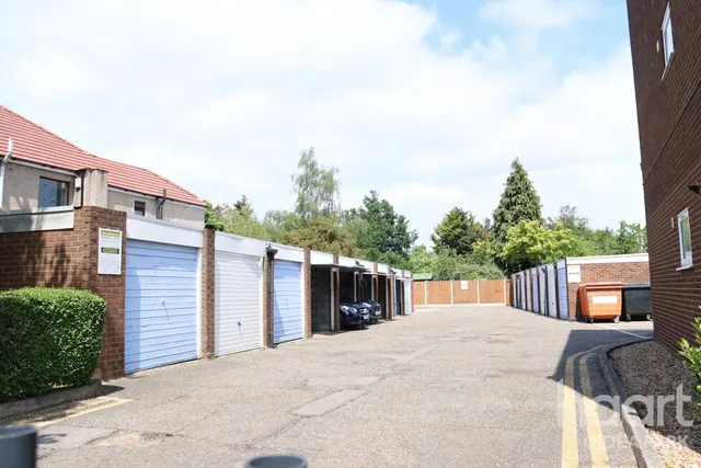 Station Road, Gidea Park, RM2, photo 3
