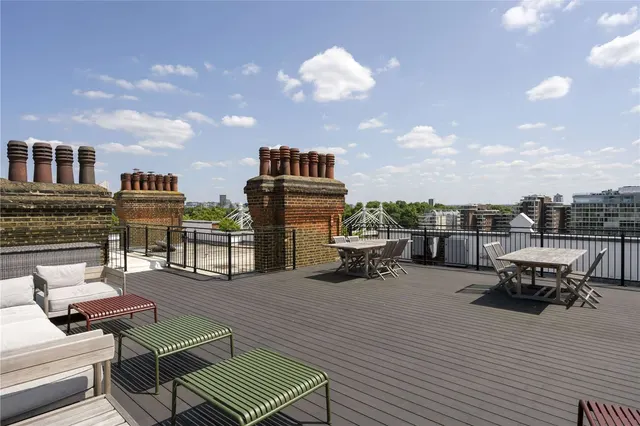 Photo 2 — Cheyne Walk, London, SW3 5LS