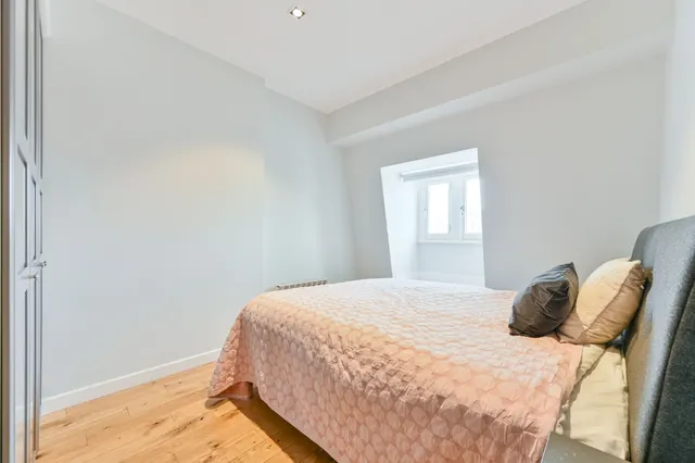 Photo 3 — Flat 310, 20 Palace Court, London