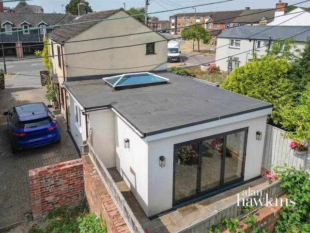 High Street, Royal Wootton Bassett, SN4, photo 2
