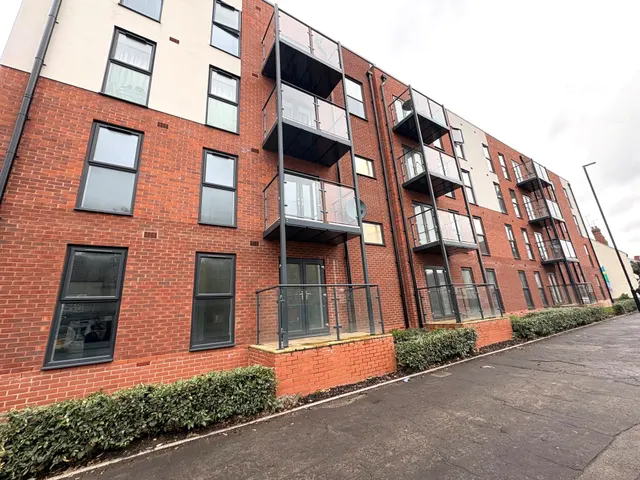 Skybridge Close, CV6, photo 1