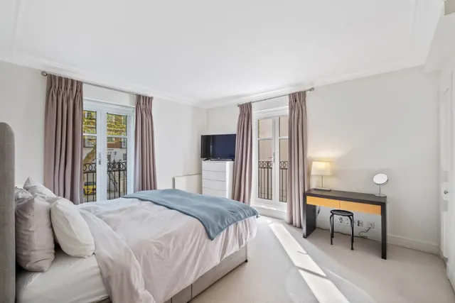 Photo 3 — Rowan Lodge, Kensington Green, W8 5UJ