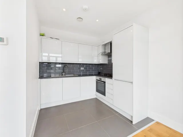 Photo 2 — Lime Tree Way, Chineham, Basingstoke, RG24