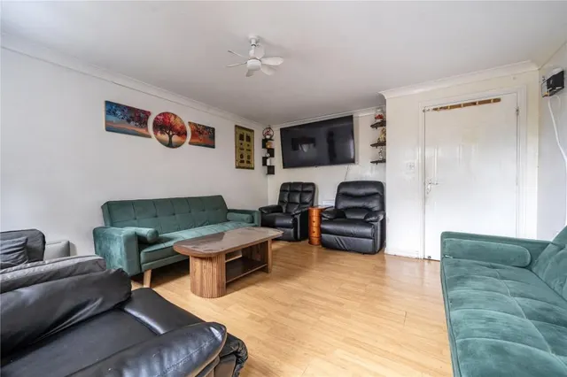 Cannon Gate, Slough, SL2, photo 3