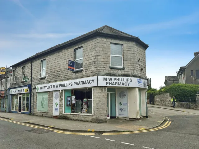 Nolton Street, Bridgend, CF31, photo 1