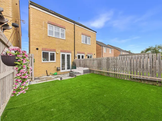 Friarwood Avenue, Pontefract, WF8, photo 2