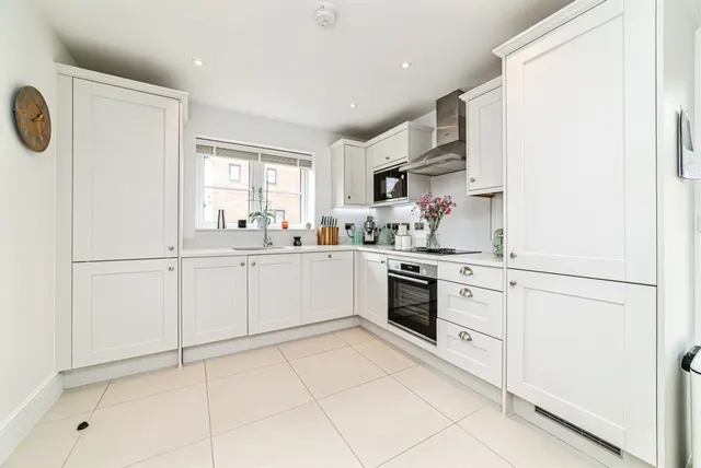Photo 3 — St. Andrews Crescent, East Hagbourne, DIDCOT