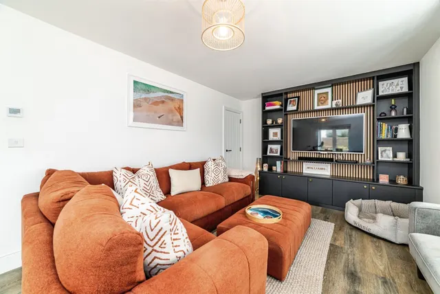 Photo 2 — St. Andrews Crescent, East Hagbourne, DIDCOT