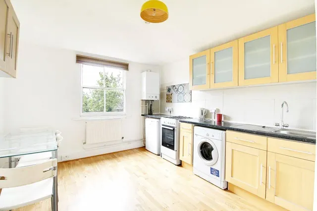 Hillfield Avenue, Crouch End, photo 2