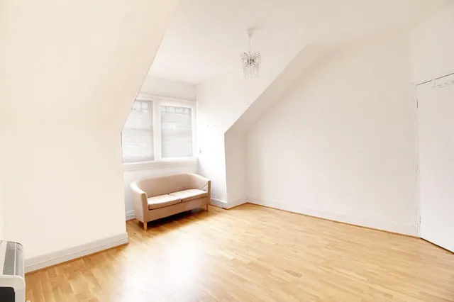 Hillfield Avenue, Crouch End, photo 1