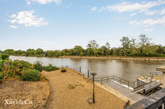 2 bedroom flat — Julius Court, Brentford, TW8 8QH