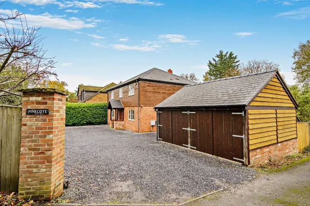 Hermitage Road, Cold Ash, RG18, photo 1