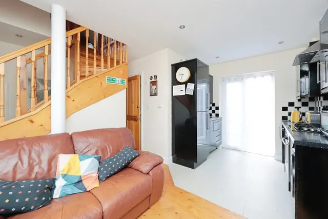 Holywell Road, Watford, WD18, photo 3
