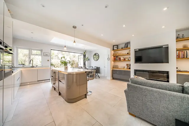 Links View Road, TW12, photo 3