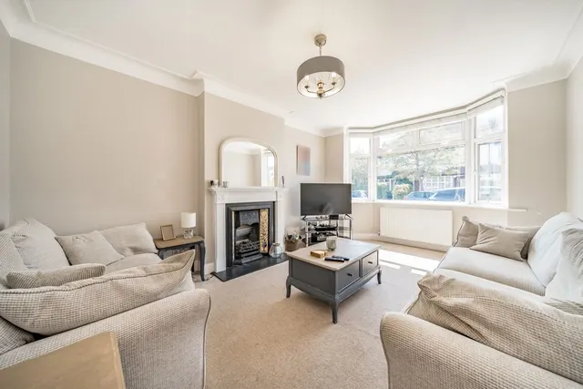 Links View Road, TW12, photo 2