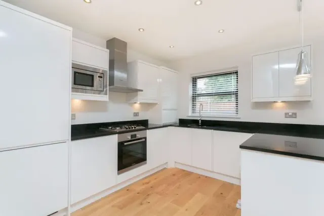 The Shaftesburys, Barking, IG11, photo 3