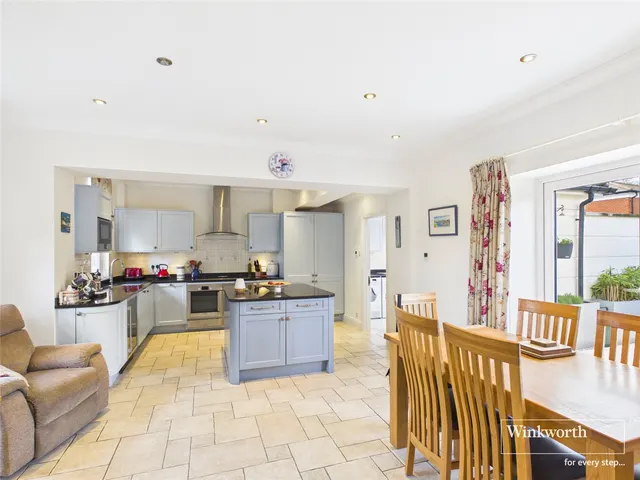 Wayland Close, Bradfield, RG7, photo 3