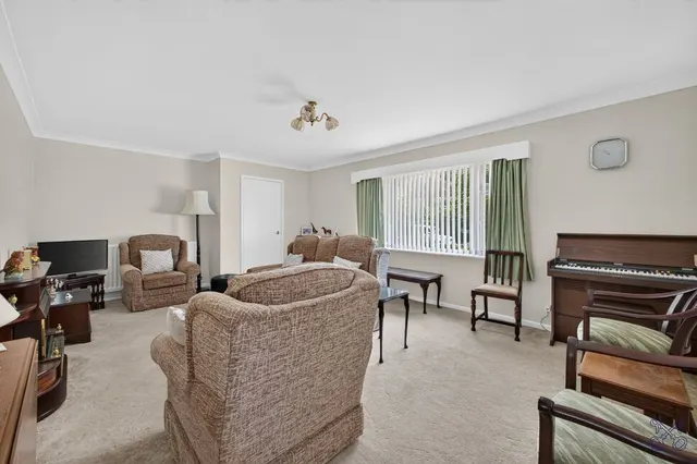 Mansion Gardens, Evesham, WR11, photo 3