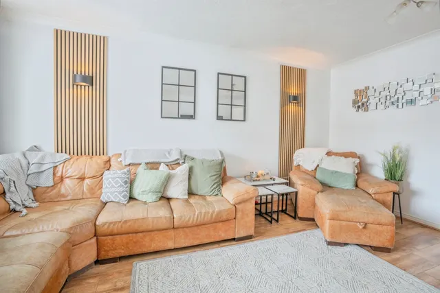 Photo 3 — Willow Close, Beddau, Pontypridd