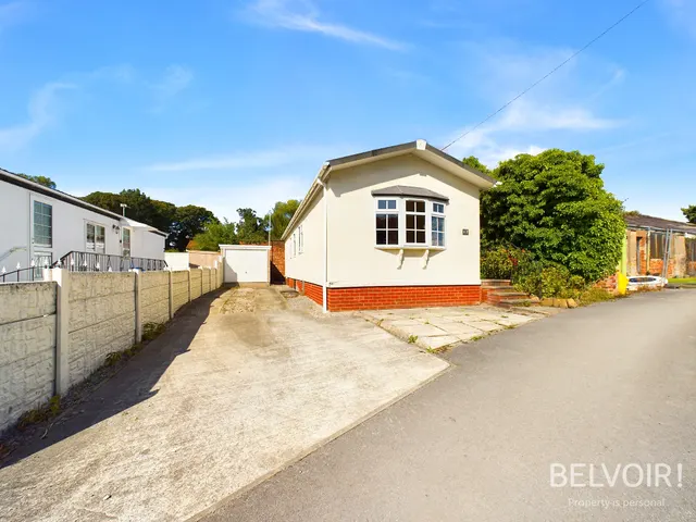 Halsnead Park, Whiston, L35, photo 1