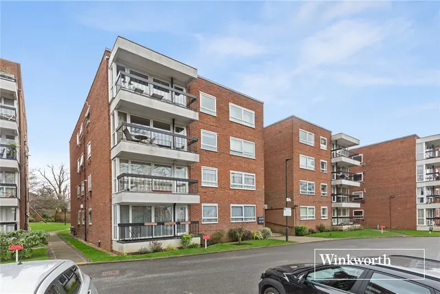 Photo 2 — Hendon Lane, Finchley, London, N3