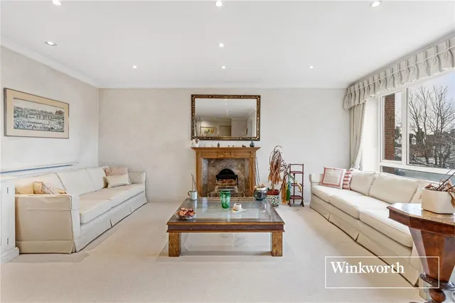 Hendon Lane, Finchley, London, N3, photo 1