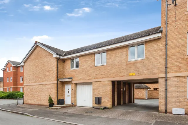 Padstow Road, Swindon, photo 1