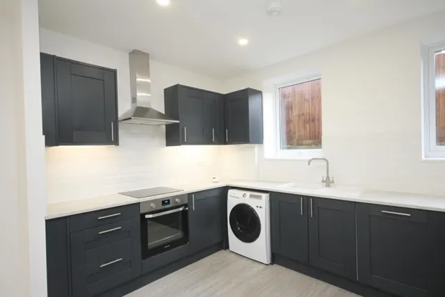 Old Bedford Road, Luton, LU2, photo 3