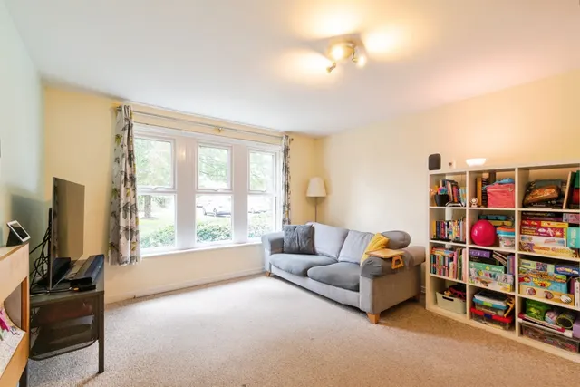 Small Meadow Court Caerphilly, CF83, photo 3