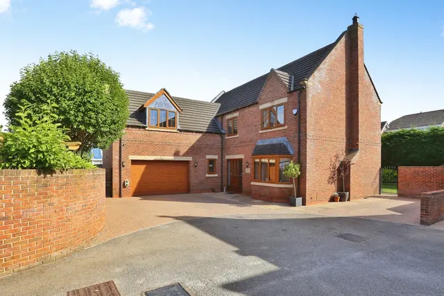 Whiphill Lane, Armthorpe, Doncaster, photo 1