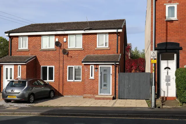 Hillcrest Road, Rochdale, OL11, photo 1