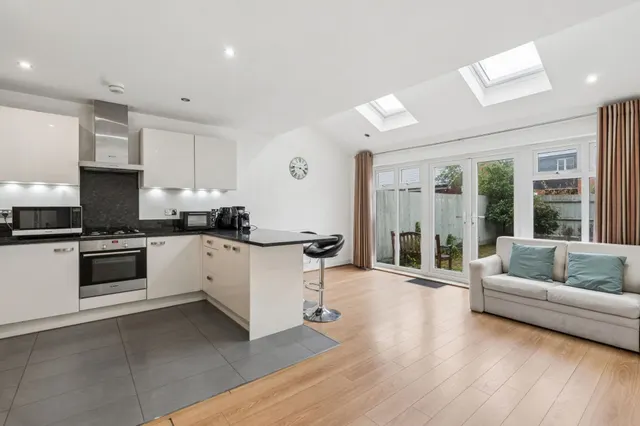 Chequers Avenue, High Wycombe, HP11, photo 3